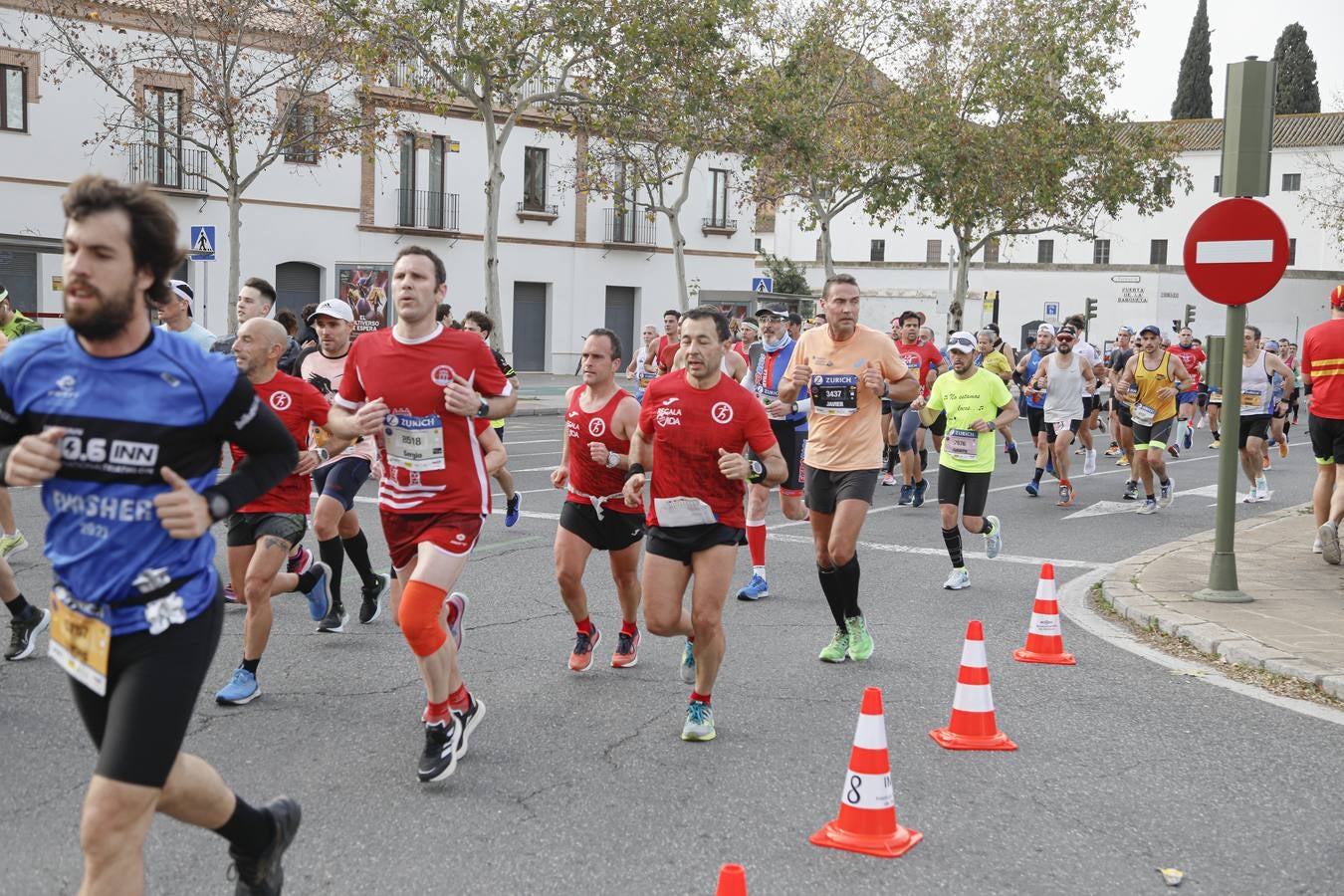 Participantes en el Maratón de Sevilla 2023