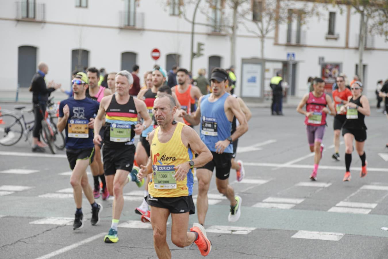 Participantes en el Maratón de Sevilla 2023