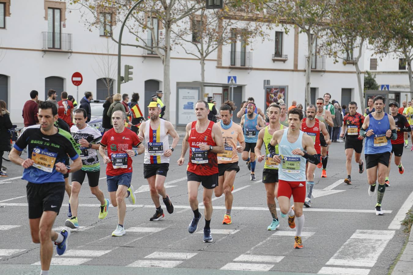 Participantes en el Maratón de Sevilla 2023