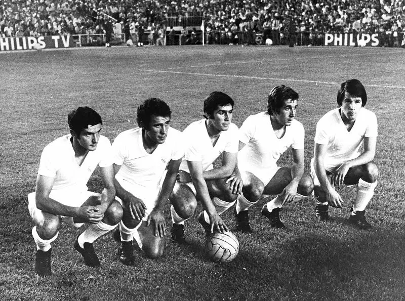 Aguilar, Amancio, Santillana,  Velázquez y Anzarda formaron la delantera del Real Madrid en 1970 