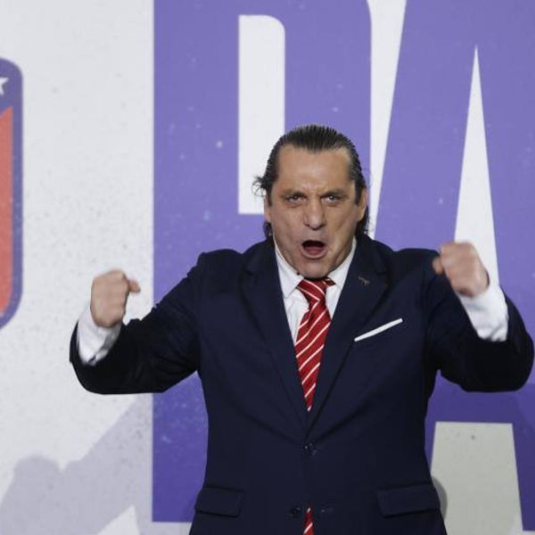 La leyenda de Futre y los árbitros enciende el derbi