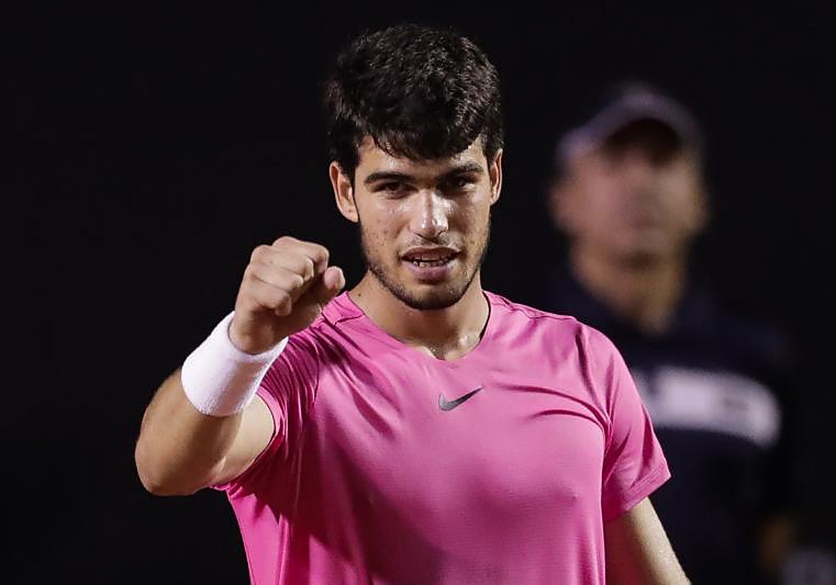 Alcaraz celebra un  punto en la semifinal de Río de Janeiro