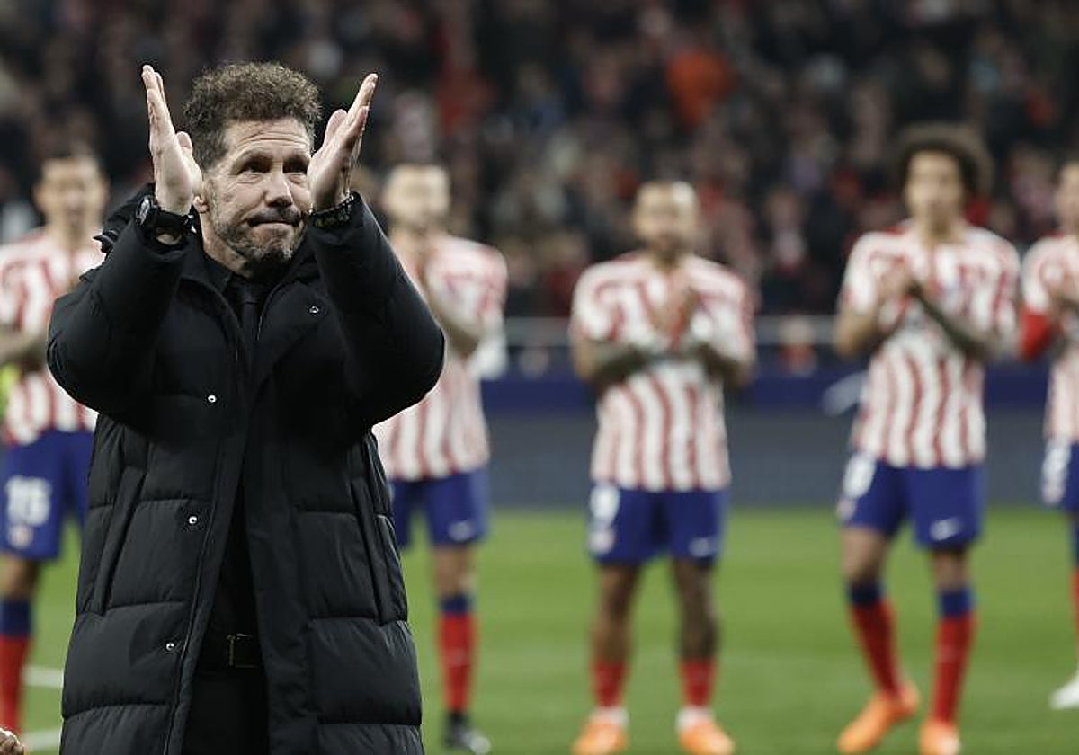 Diego Simeone, durante su homenaje en el Metropolitano
