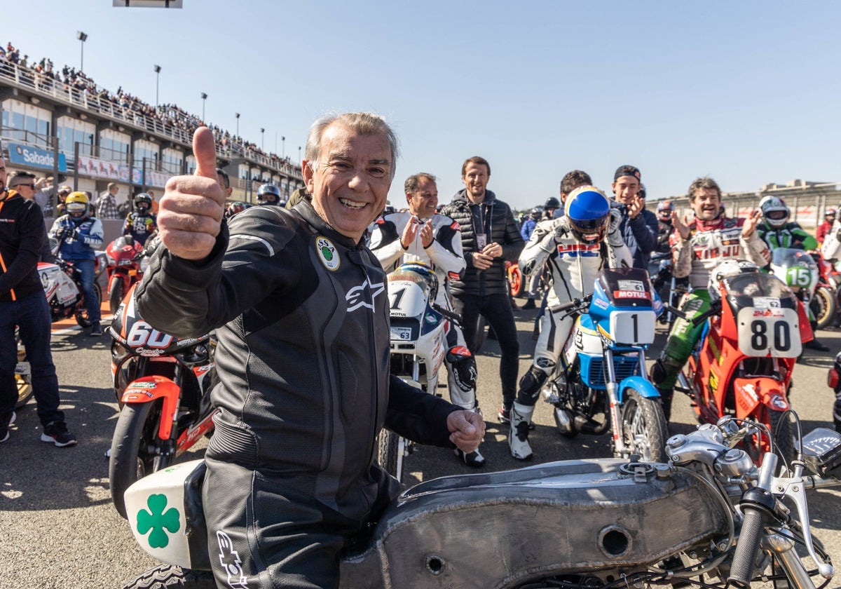 Jaime Alguersuari Tortajada, con la Ossa 250 de Santi Herrero durante su homenaje