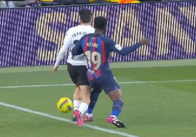 Las polémicas de la jornada: del penalti no señalado a Kessie a la caída de Benzema que no fue nada
