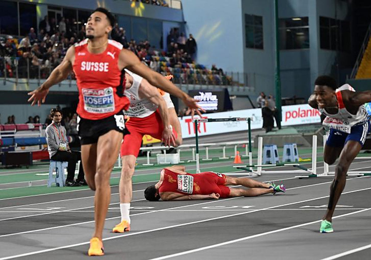 Enrique llopis, caído en el suelo durante la final de los 60 metros vallas