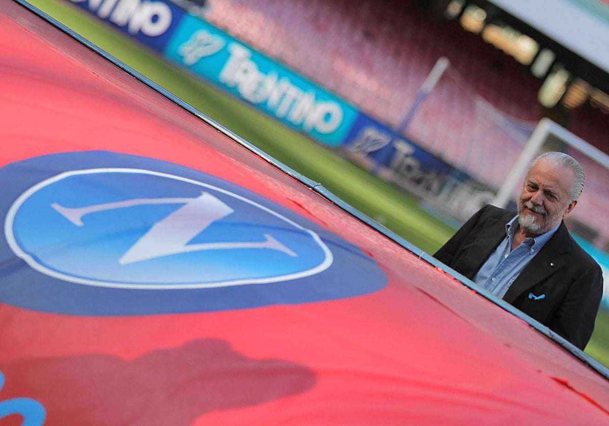 Aurelio de Laurentiis, en el banquillo del Nápoles, en una foto de archivo (2016)