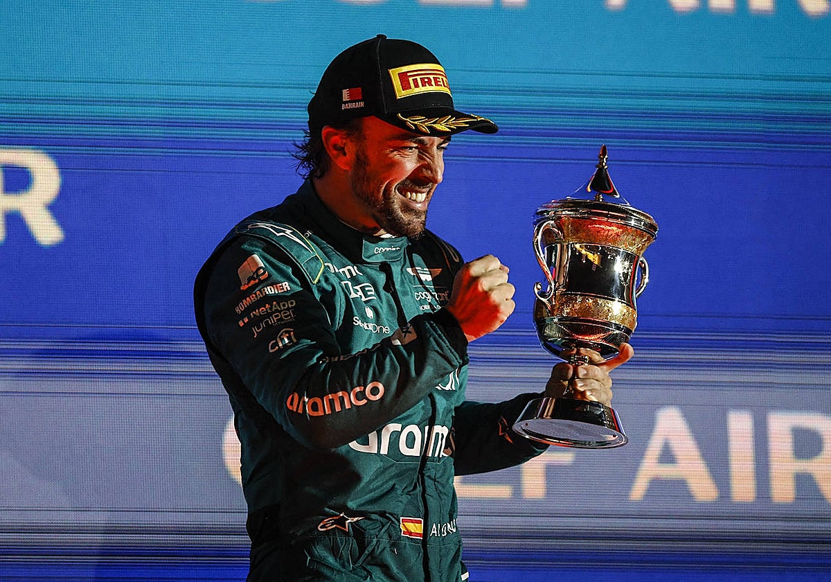 Alonso, en el podio del Gran Premio de Baréin