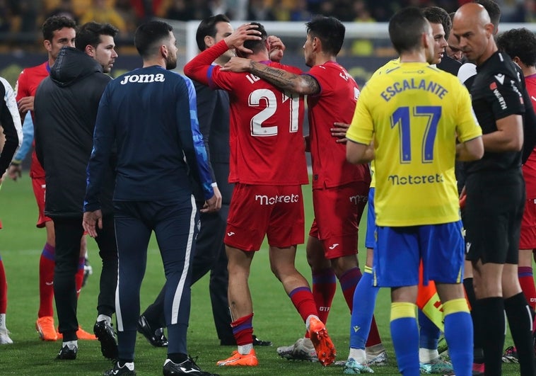 17 partidos de sanción al Cádiz tras la trifulca ante el Getafe