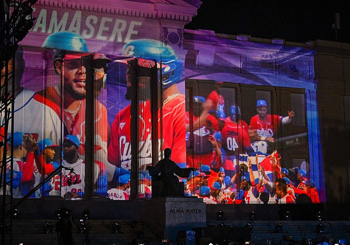 La fachada de la Universidad de la Habana muestra su apoyo al equipo nacional