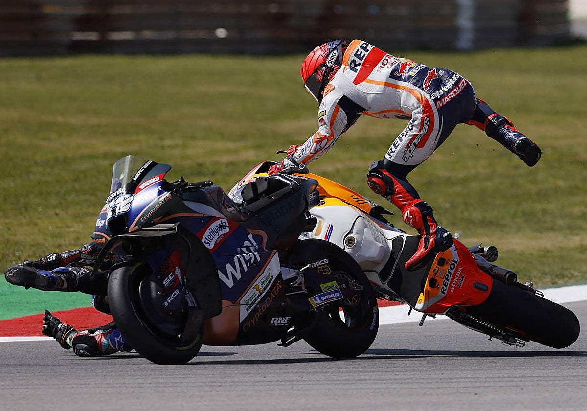 Marc Márquez y Oliveira salieron despedidos de sus motos