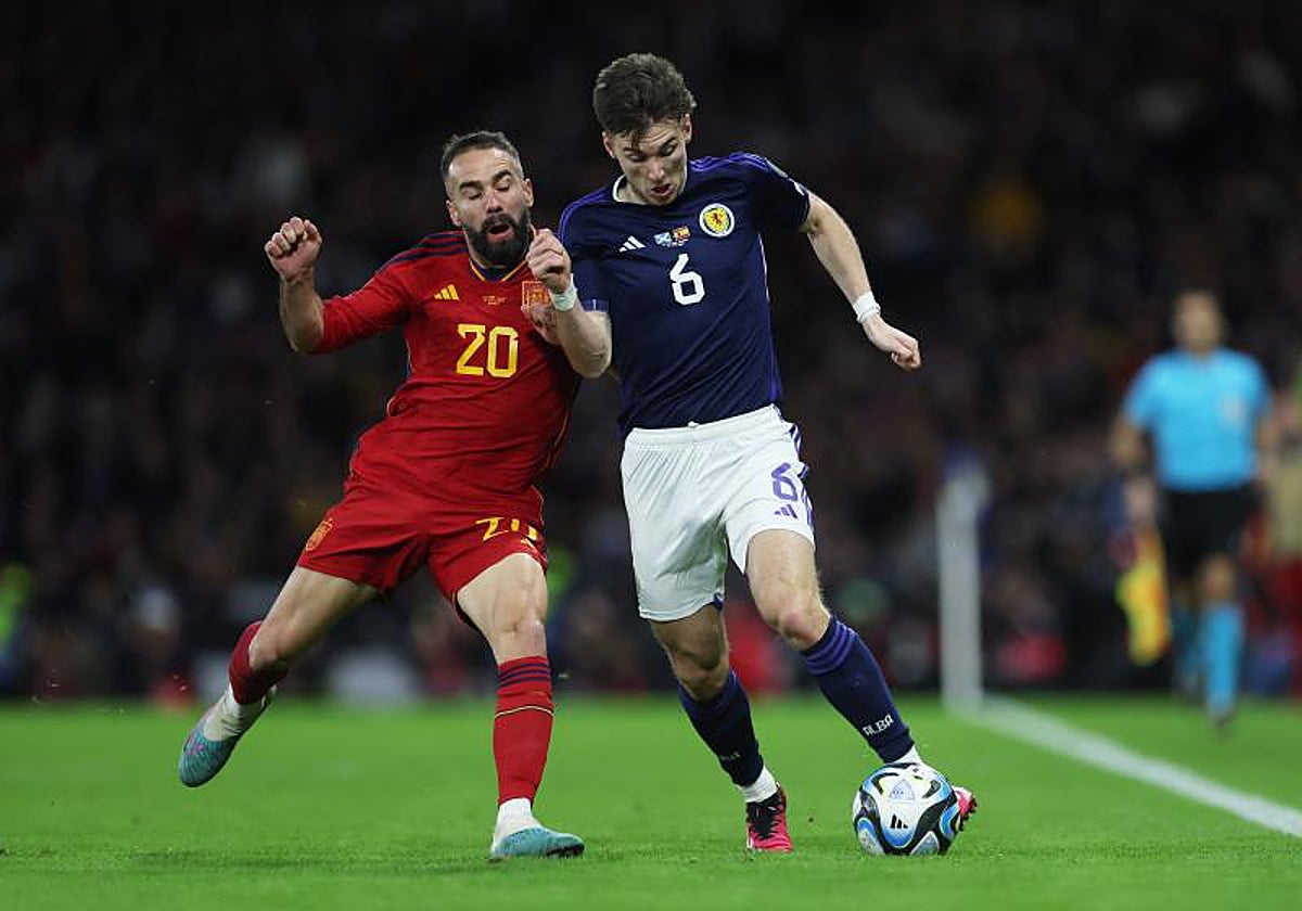 Carvajal pelea con Tierney en la jugada del segundo gol escocés