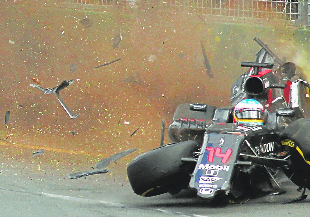 Alonso, accidentado en Australia 2016 con el McLaren