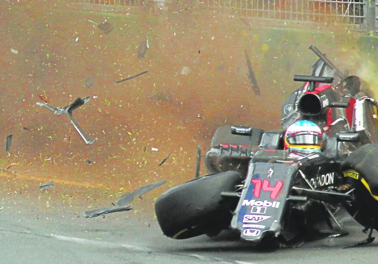 Alonso, accidentado en Australia 2016 con el McLaren