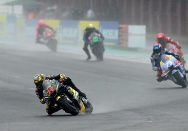 Bezzecchi se lleva la gloria reservada a Álex Márquez