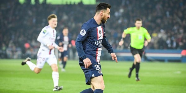 El Camp Nou exige el regreso de Messi