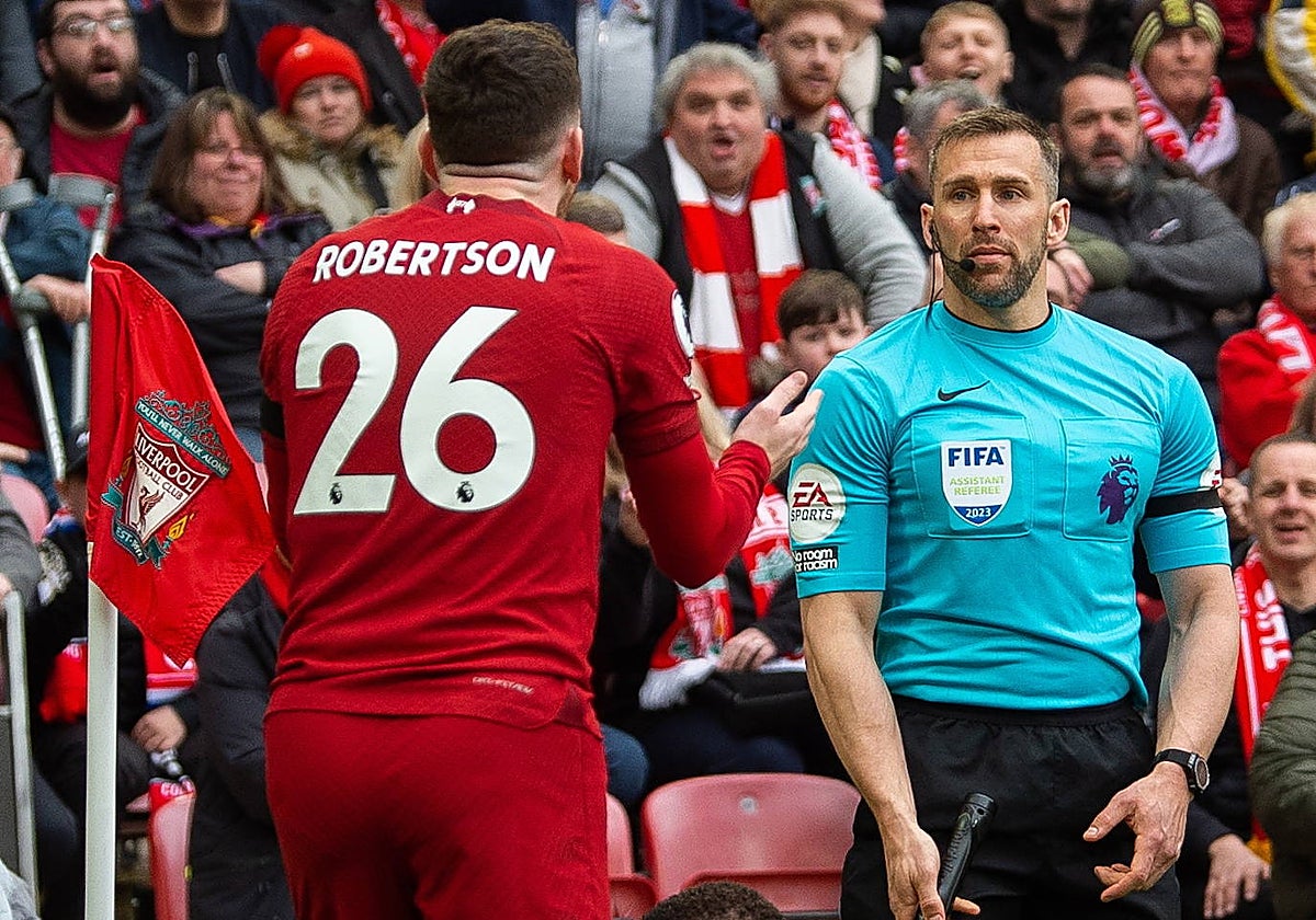 Robertson pide explicaciones a Hatzidakis