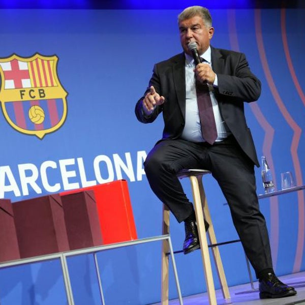 Laporta se atrinchera en el victimismo y el antimadridismo