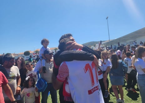 Imagen secundaria 1 - El Águilas, campeón del grupo murciano; el Llerenense, sobre estas líneas, a la izquierda; y el CD Robres aragonés (a la derecha), tres de los equipos que ya han asegurado su presencia en la próxima edición de la Segunda División RFEF 