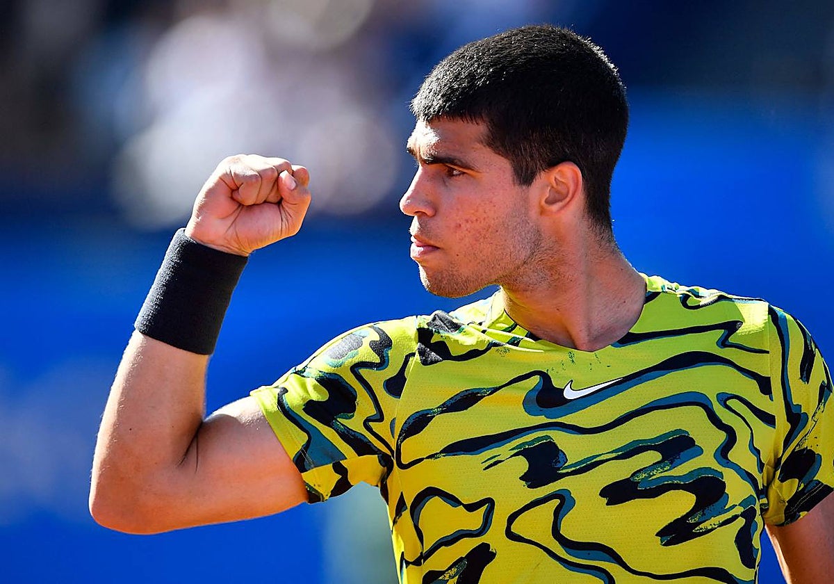 Carlos Alcaraz celebra la victoria en Barcelona