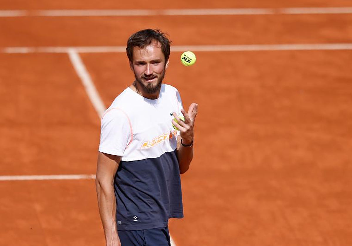 Daniil Medvedev entrenando en las pistas de la Caja Mágica