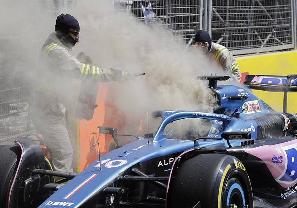 Fuego en el Alpine de Gasly