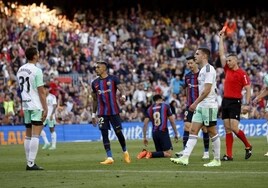 Un Barça agónico puede al final con un Osasuna heroico