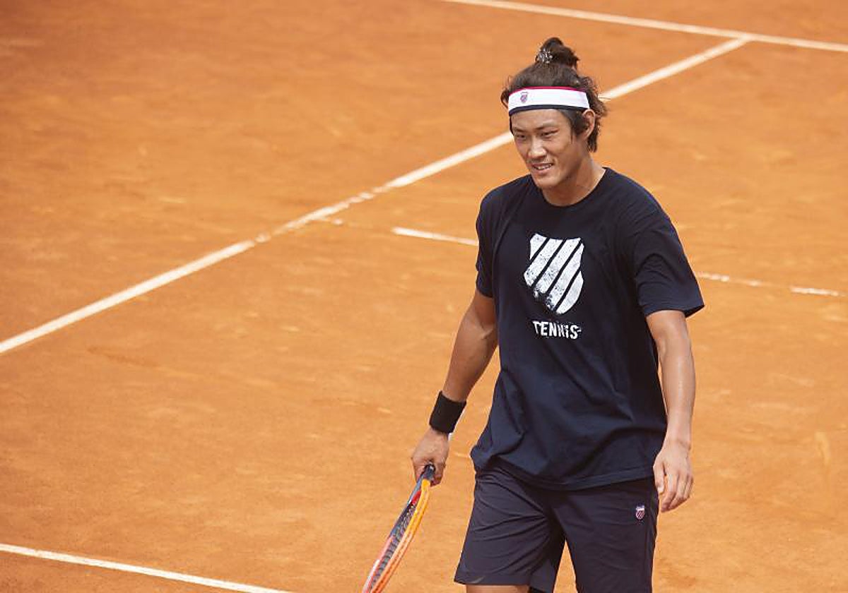 Zhizhen Zhang, entrenando en las pistas exteriores de la Caja Mágica