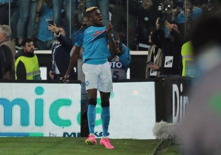 Osimhen celebra el gol del empate en Udine que da el título de Liga al Nápoles