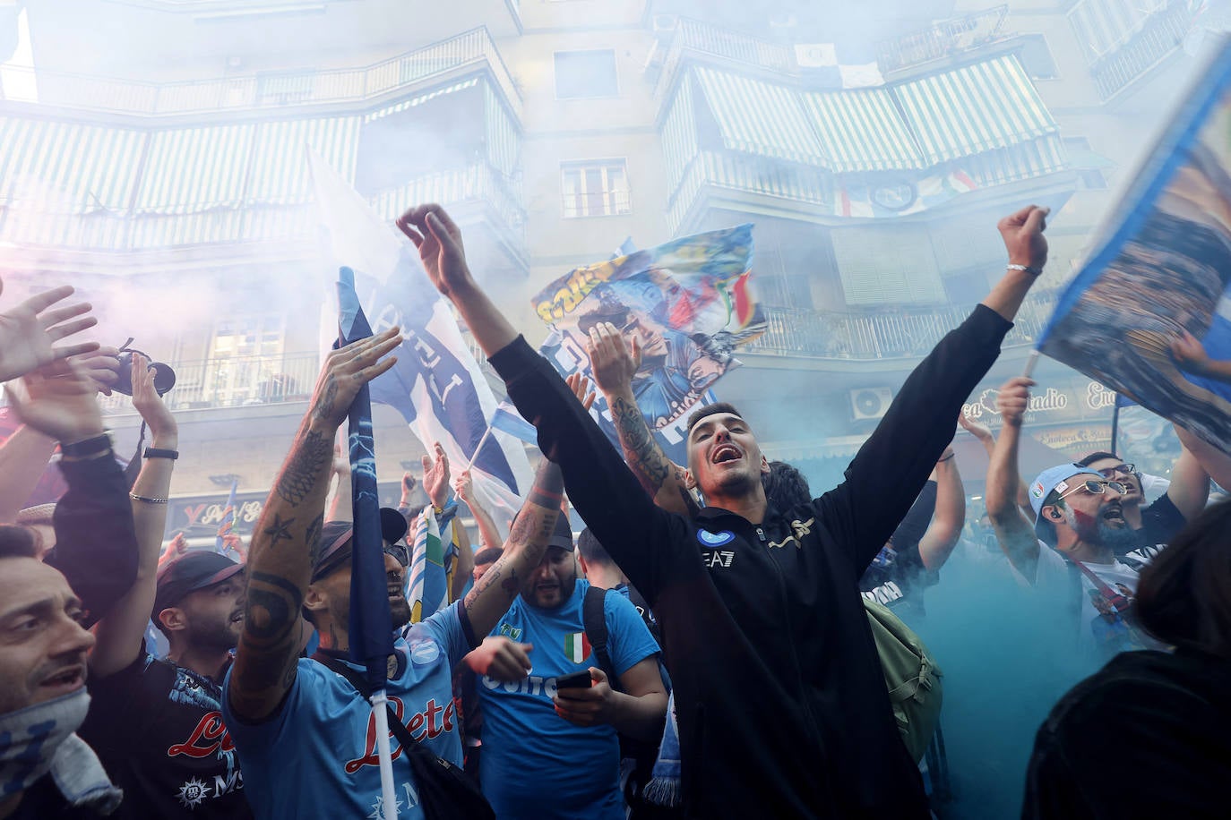Locura y pasión en las calles a la espera de que el Nápoles se proclame campeón de la Serie A