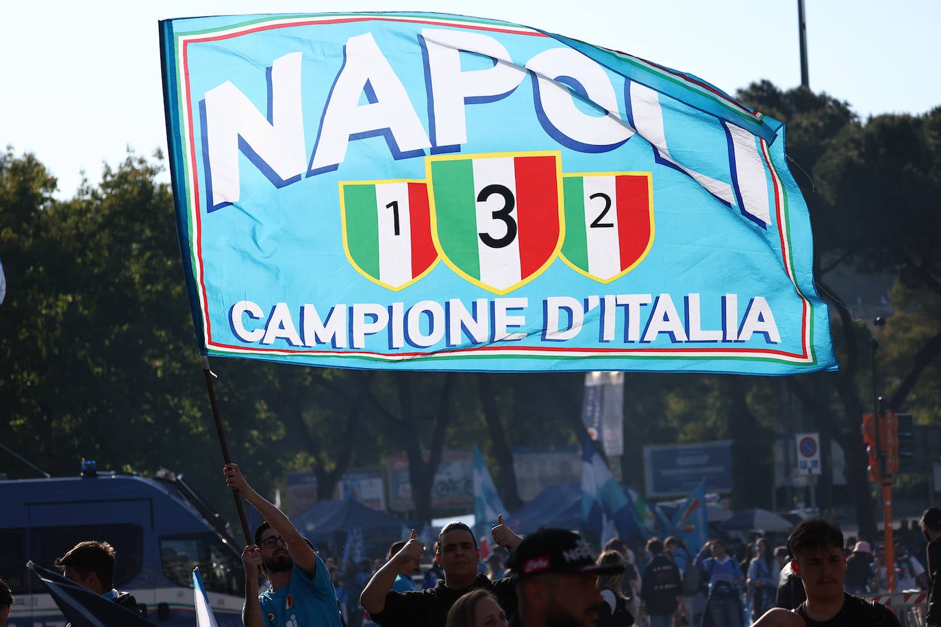 Locura y pasión en las calles a la espera de que el Nápoles se proclame campeón de la Serie A