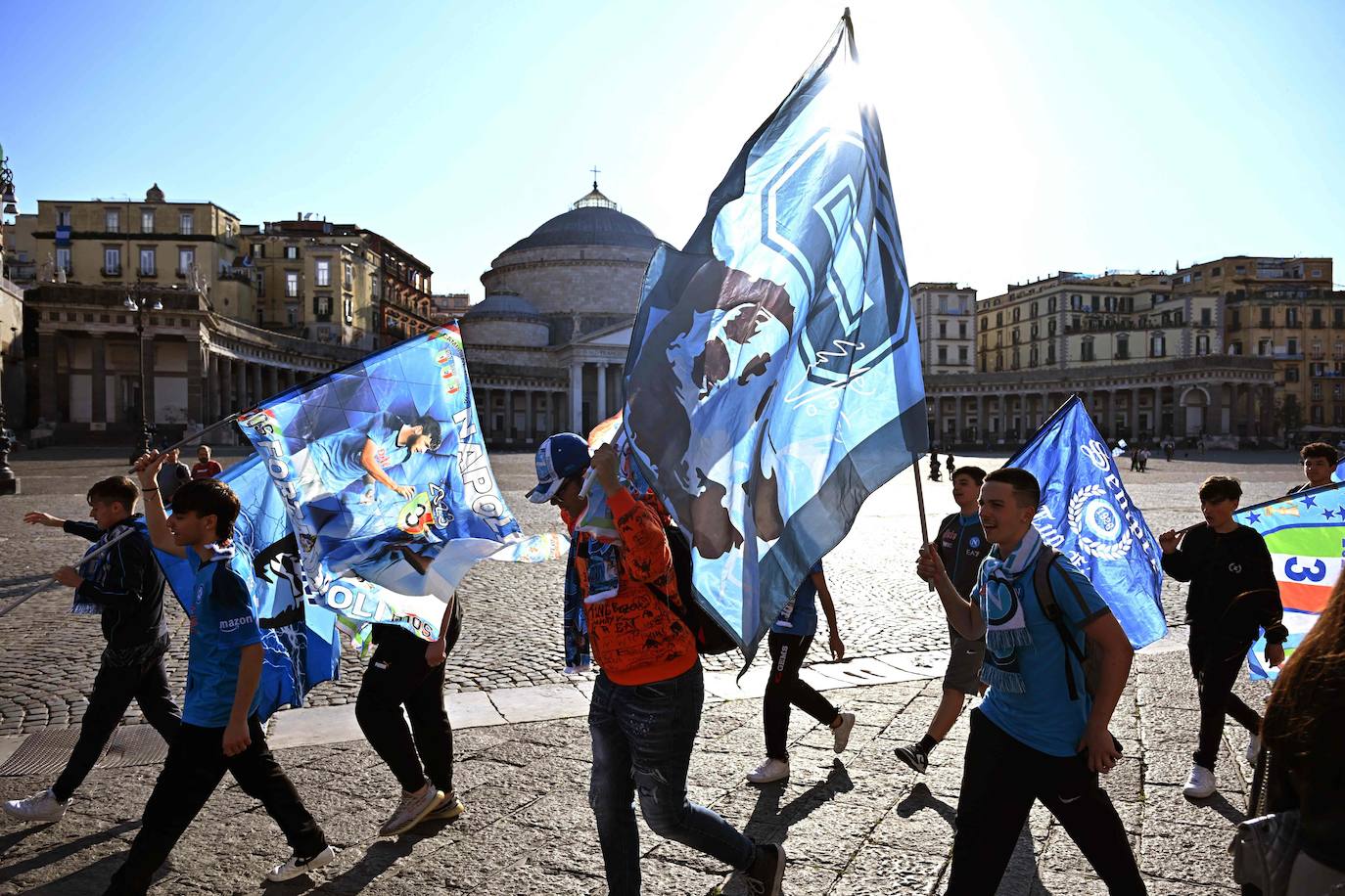 Locura y pasión en las calles a la espera de que el Nápoles se proclame campeón de la Serie A