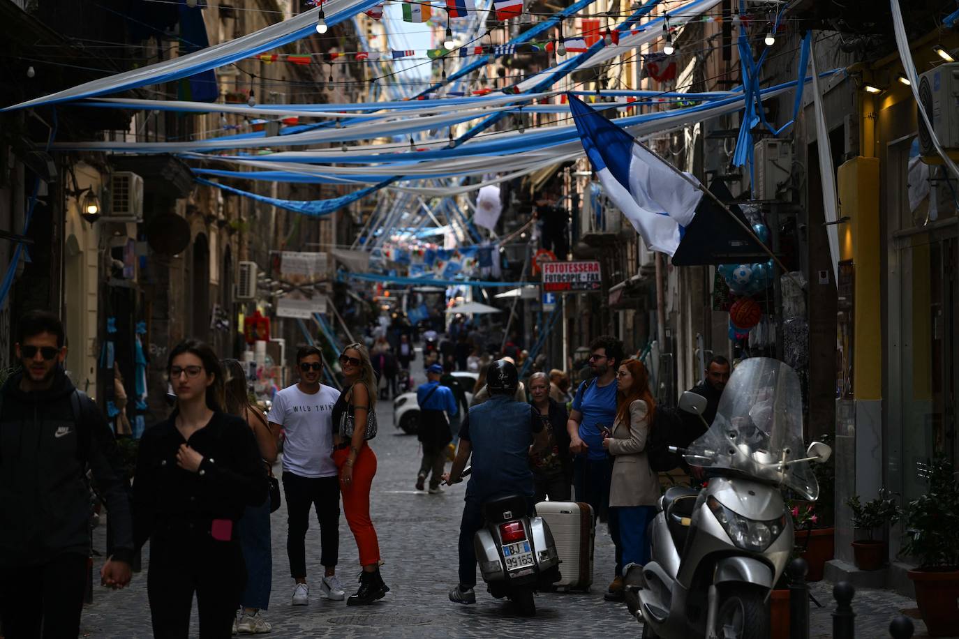 Locura y pasión en las calles a la espera de que el Nápoles se proclame campeón de la Serie A