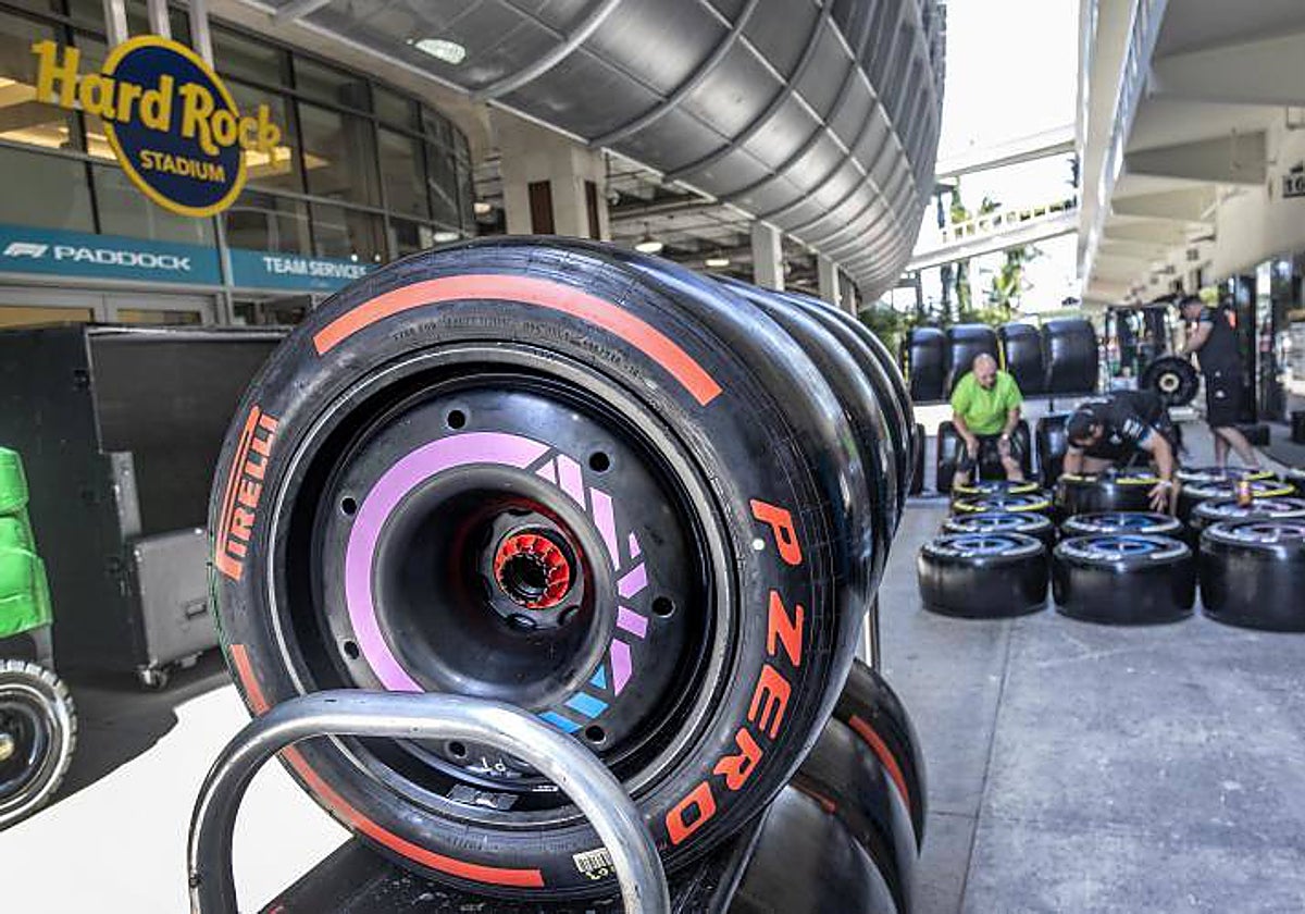 Los mecánicos de Red Bull trabajan ya en Miami