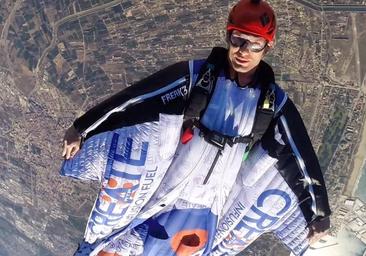 Muere en un accidente de salto base el 'hombre pájaro español' Álex Villar a los 34 años