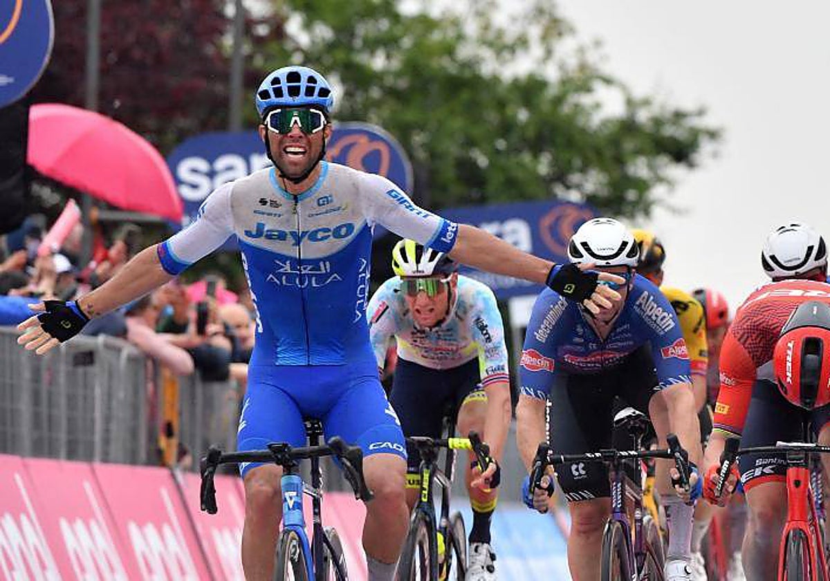 Matthews se impuso en un esprint reducido