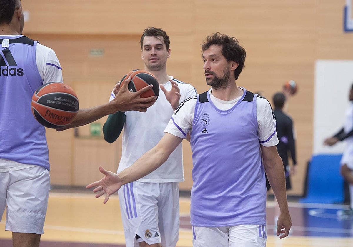Llull y Hezonja, durante el último entrenamiento en Madrid ante de viajar a Kaunas