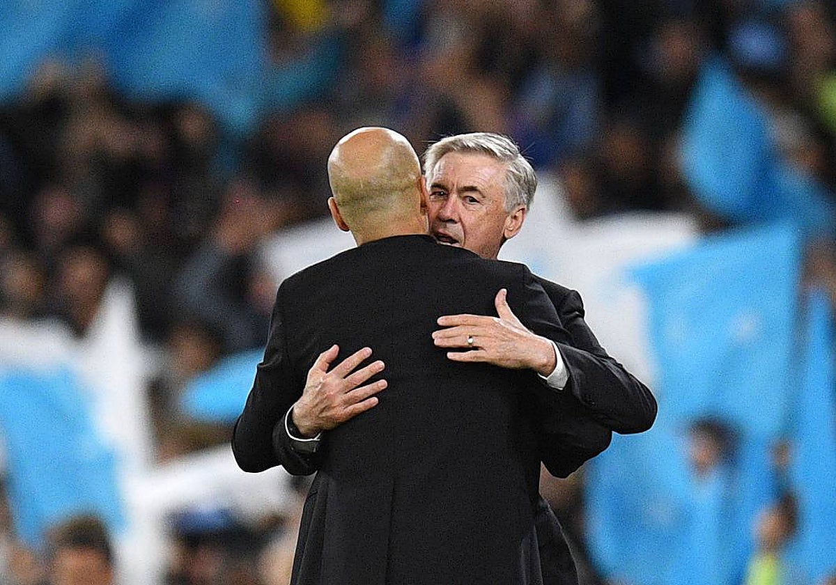 Ancelotti felicita a Guardiola al término del partido