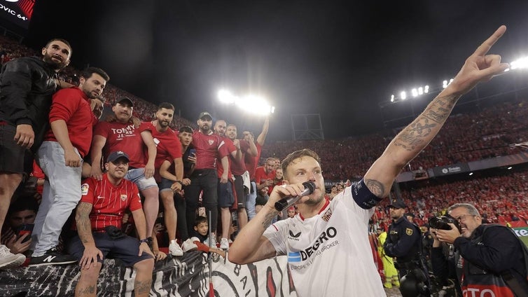 El Sevilla F.C. celebra su pase a la 7ª final de la Europa League, en imágenes