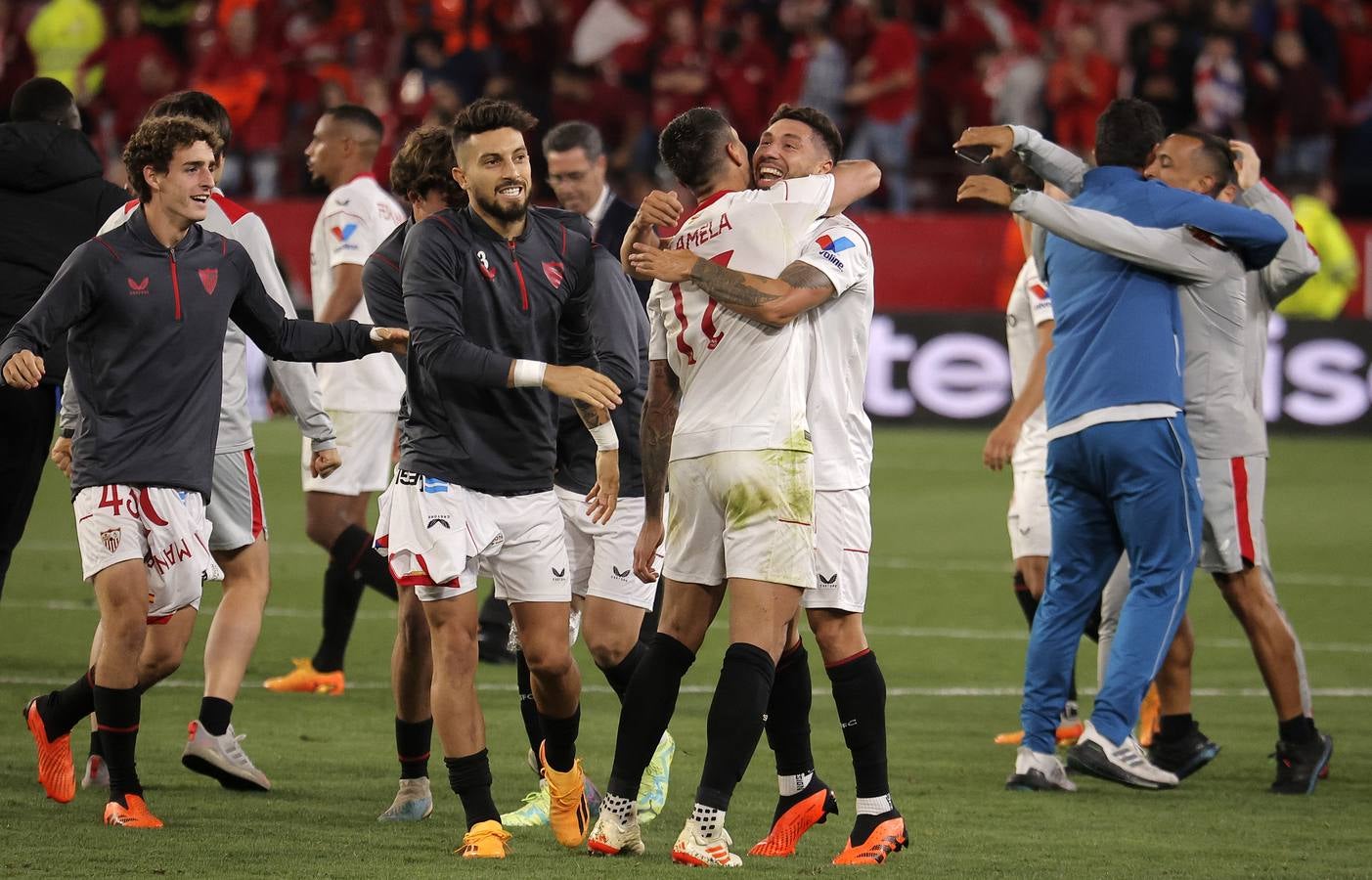 Celebración de los jugadores del Sevilla F.C., después de clasificarse para su 7ª final de la Europa League