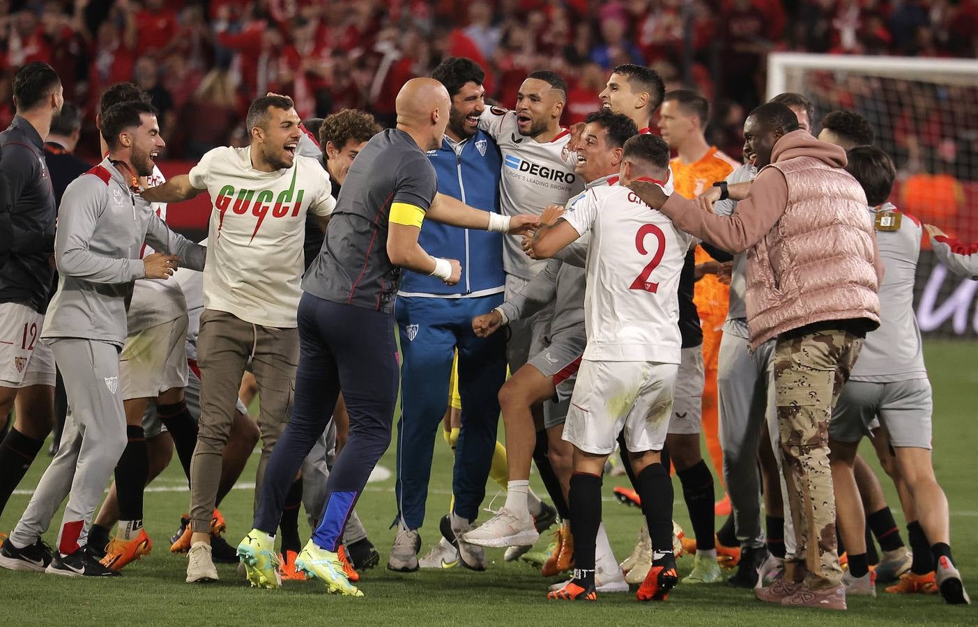 Celebración de los jugadores del Sevilla F.C., después de clasificarse para su 7ª final de la Europa League