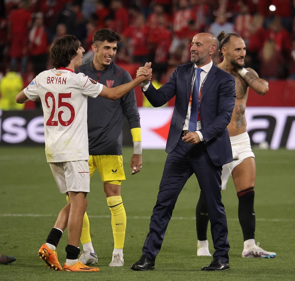 Celebración de los jugadores del Sevilla F.C., después de clasificarse para su 7ª final de la Europa League