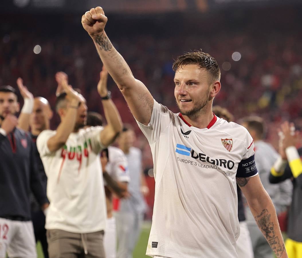 Celebración de los jugadores del Sevilla F.C., después de clasificarse para su 7ª final de la Europa League