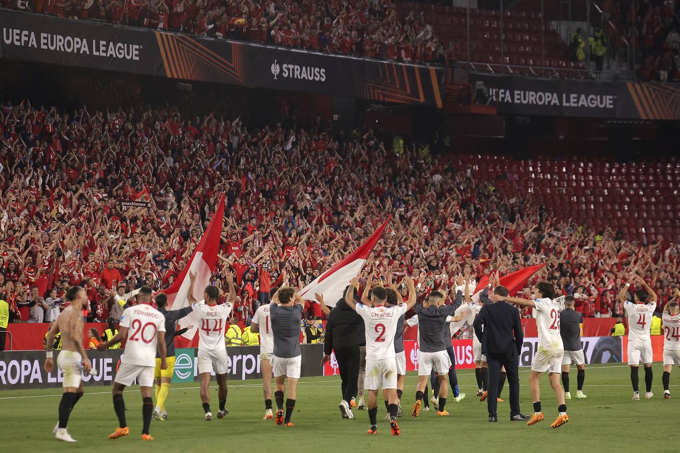 Celebración de los jugadores del Sevilla F.C., después de clasificarse para su 7ª final de la Europa League