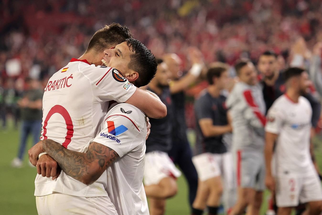 Celebración de los jugadores del Sevilla F.C., después de clasificarse para su 7ª final de la Europa League