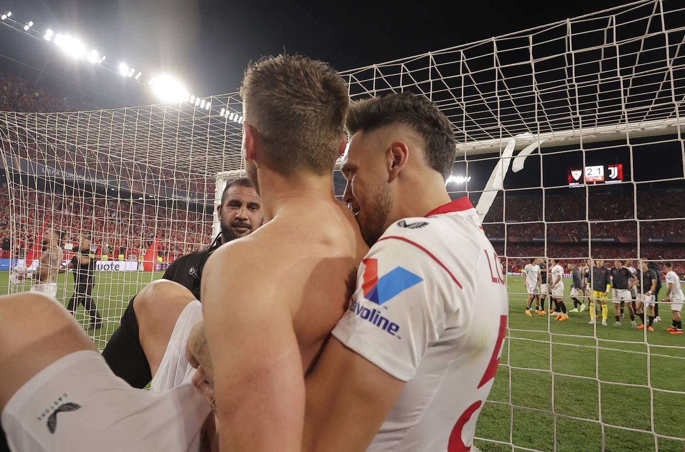 Celebración de los jugadores del Sevilla F.C., después de clasificarse para su 7ª final de la Europa League