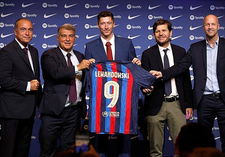 Yuste, Laporta, Lewandowski, Alemany y Cruyff