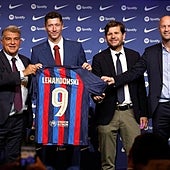 Laporta suplica, Mateu retrocede y Xavi se queda solo