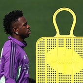 Vinicius sigue la cruzada contra el racismo: recuerda ahora con un vídeo los insultos a Roberto Carlos en el Camp Nou