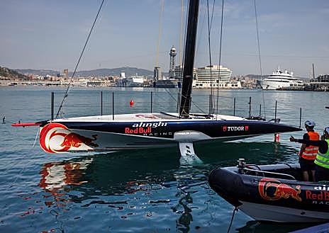 Imagen secundaria 1 - Botadura del segundo AC40 de Alinghi Red Bull Racing